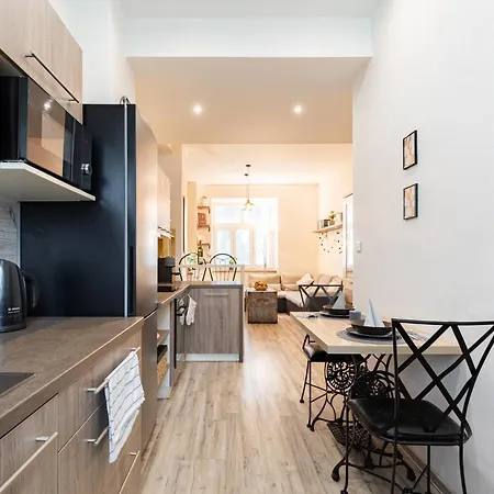 Charming Flat, Steps From Castle - Historic Part Daire