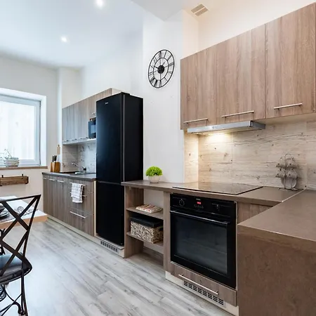 Charming Flat, Steps From Castle - Historic Part Daire