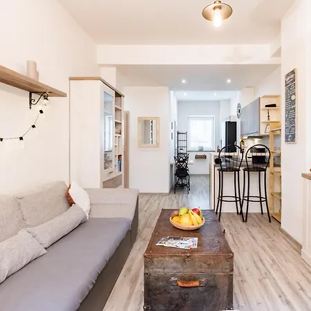Daire Charming Flat, Steps From Castle - Historic Part *