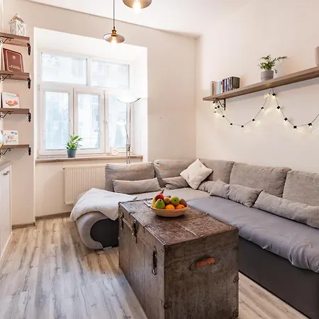 Daire Charming Flat, Steps From Castle - Historic Part Bratislava