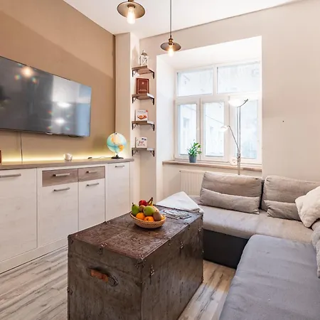 Daire Charming Flat, Steps From Castle - Historic Part Bratislava