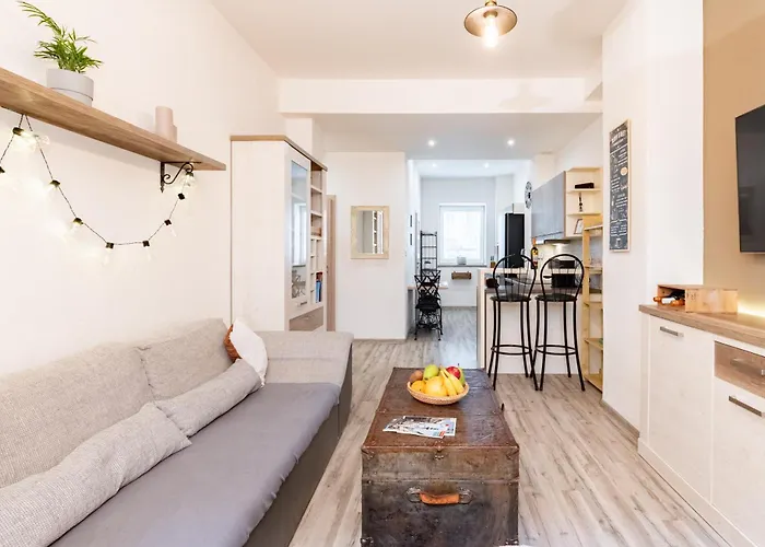 شقة Charming Flat, Steps From Castle - Free Parking *