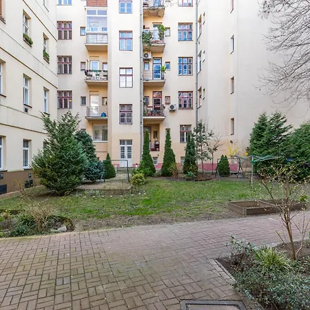 Charming Flat, Steps From Castle - Free Parking Pozsony